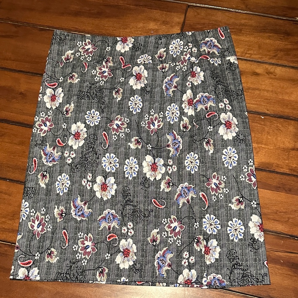 Margaret M Floral Mini Skirt in Gray and Red